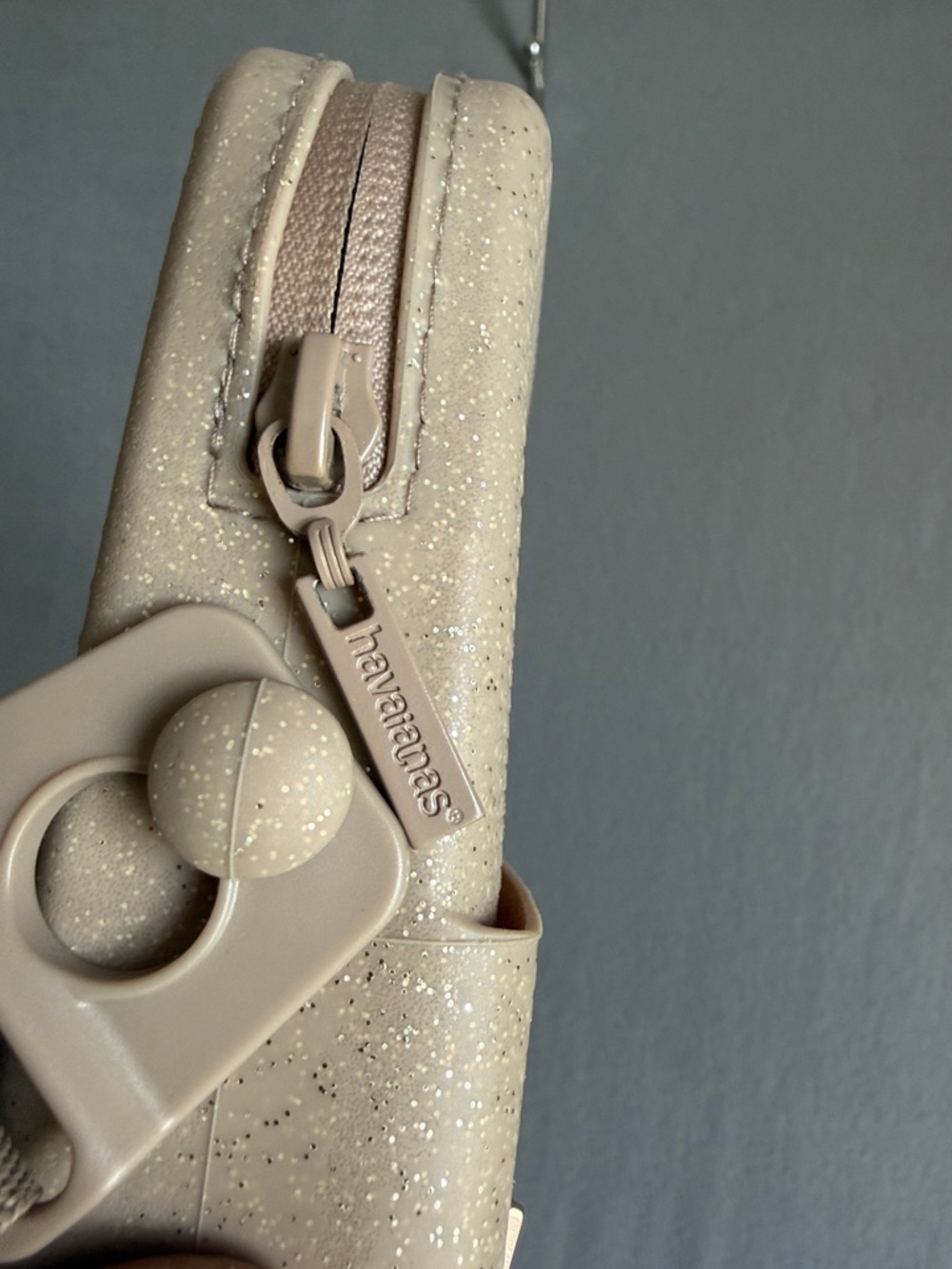 Havaianas Compact Crossbody Phone Pouch in Beige - Picture 7 of 8